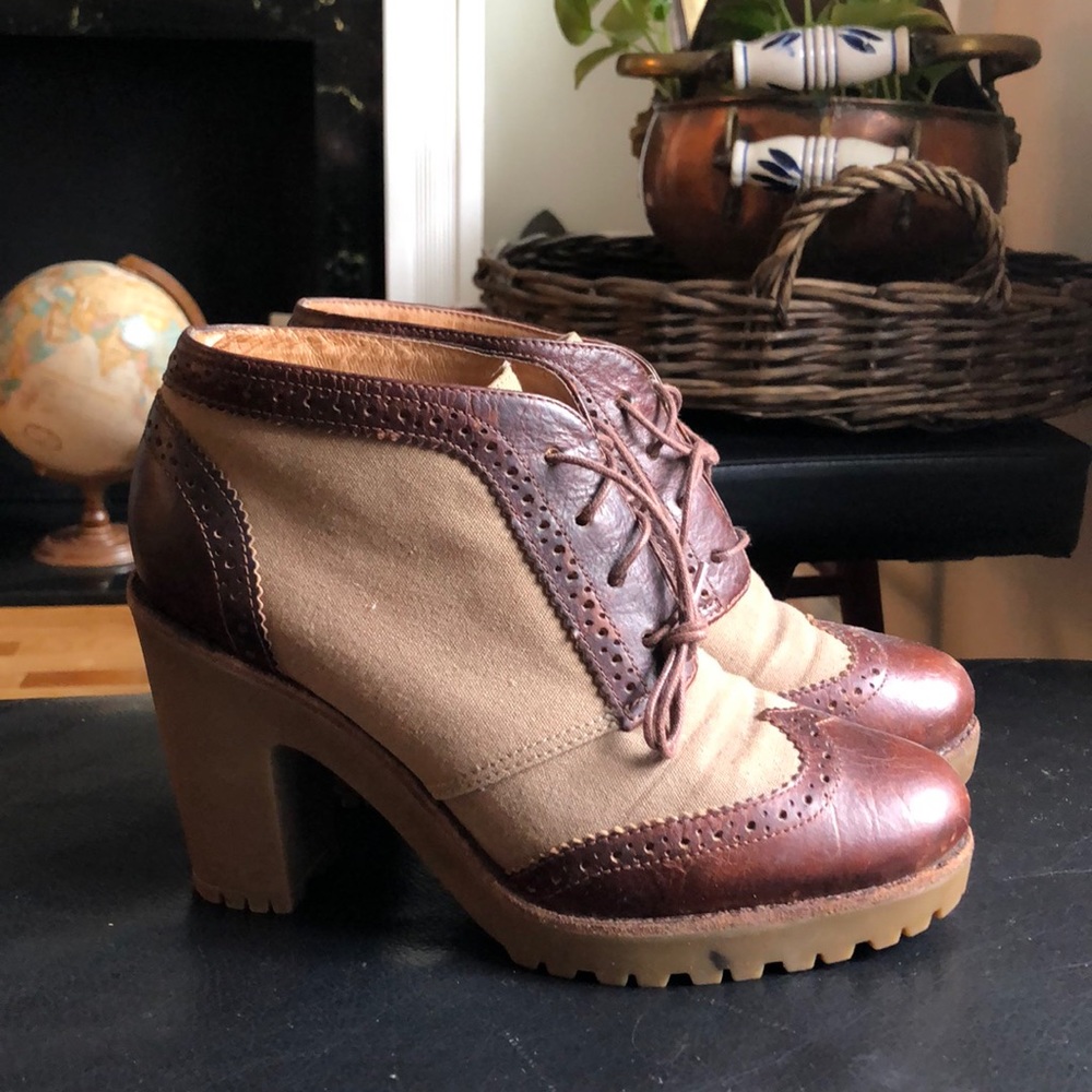 Sperry heeled booties